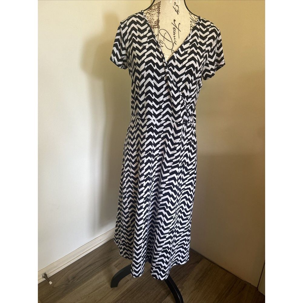Yvos Small Navy White Cap Sleeve V Neck calf length Dress‎